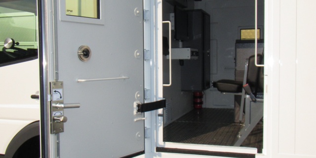 Carl Friederichs GmbH Arbeitsprobe Carl Friederichs MB Atego gepanzertes Fahrzeug mit Begleiterraum