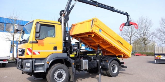Wilken-Nutzfahrzeuge GmbH Arbeitsprobe 18to-Allradkipper mit Hiab XS 077 HiDuo und Hochstand